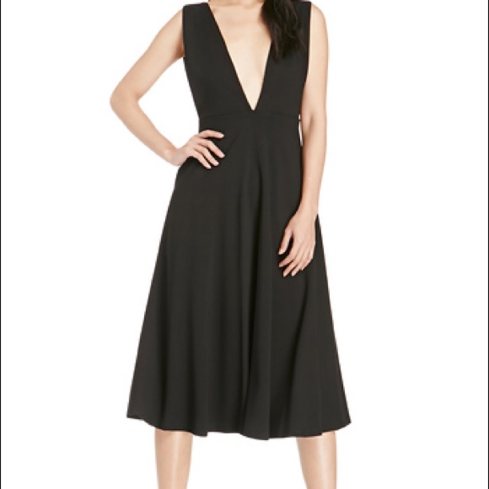 Daily look plunging midi dress